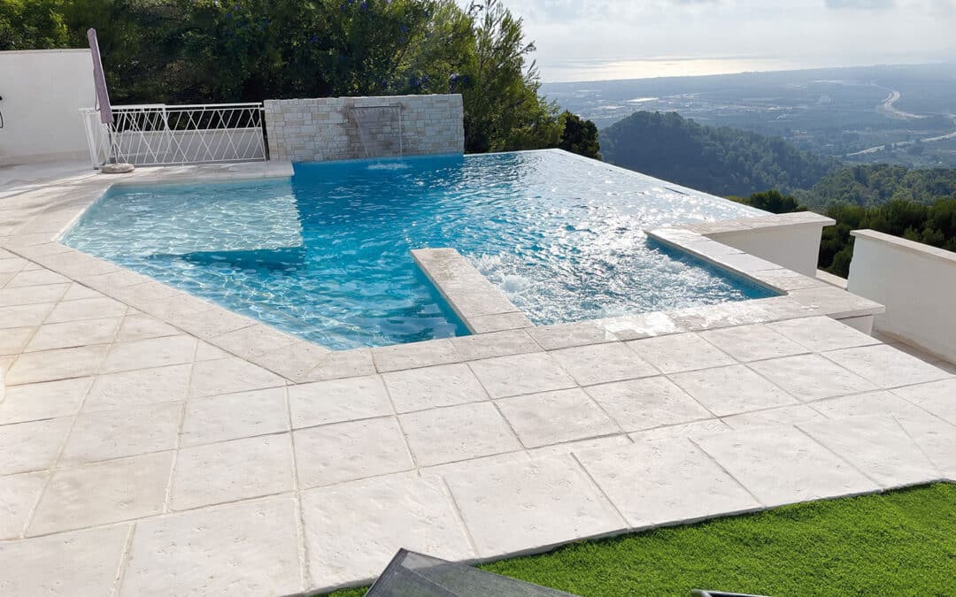 Cómo elegir el suelo antideslizante para piscina perfecto