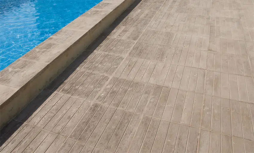 suelo imitación madera exterior piscina azores musgo