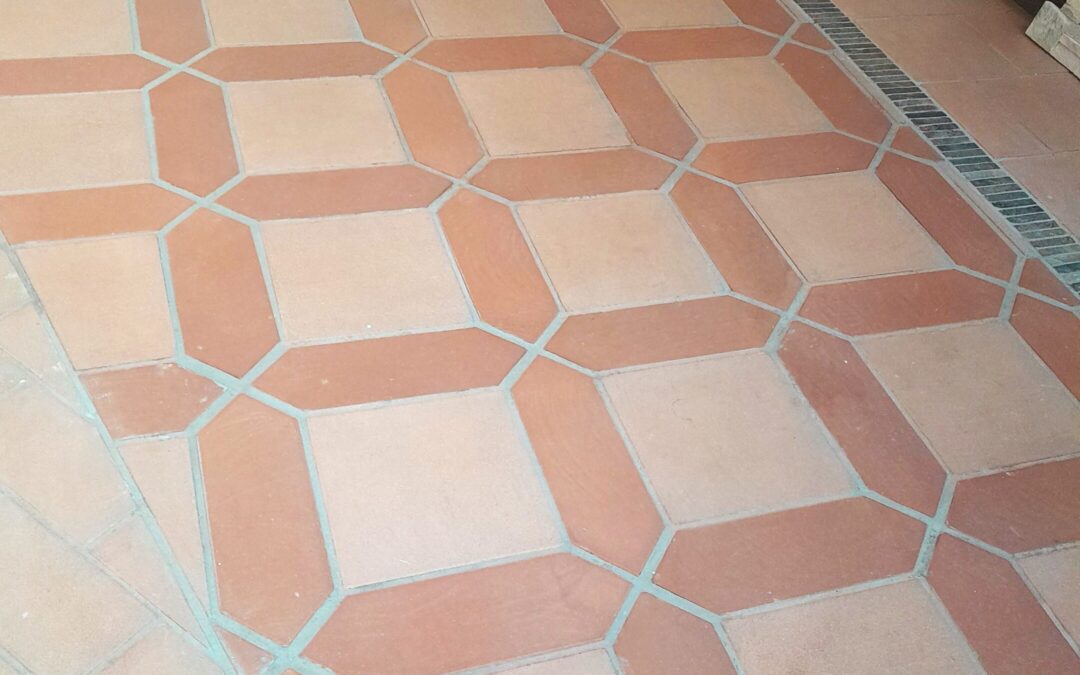 Aplicar un tratamiento para baldosas de barro es la clave para proteger tus suelos