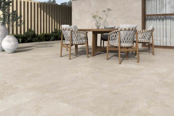 Porcelánico exterior imitación piedra 6 Porcelánico Plus Arenite Natural 60×60 cm MT 20 mm Rect Antid C3